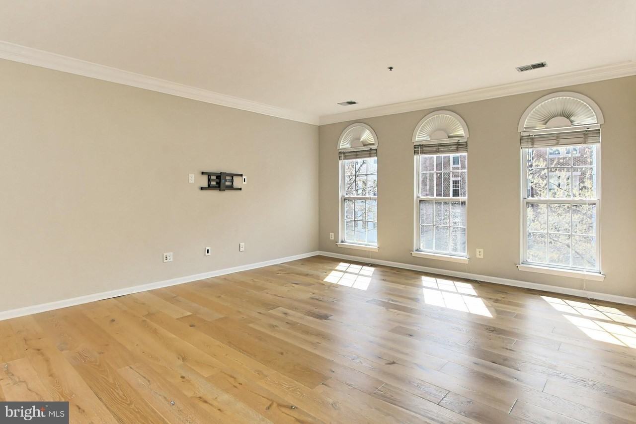 411 Cameron Station Blvd - Photo 3 of 33