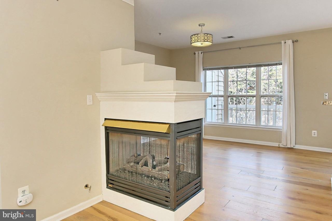 411 Cameron Station Blvd - Photo 6 of 33