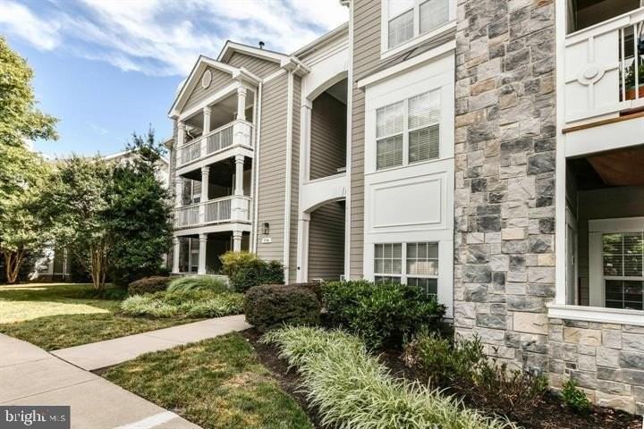 1716 Lake Shore Crest Dr #32 - Photo 2 of 38