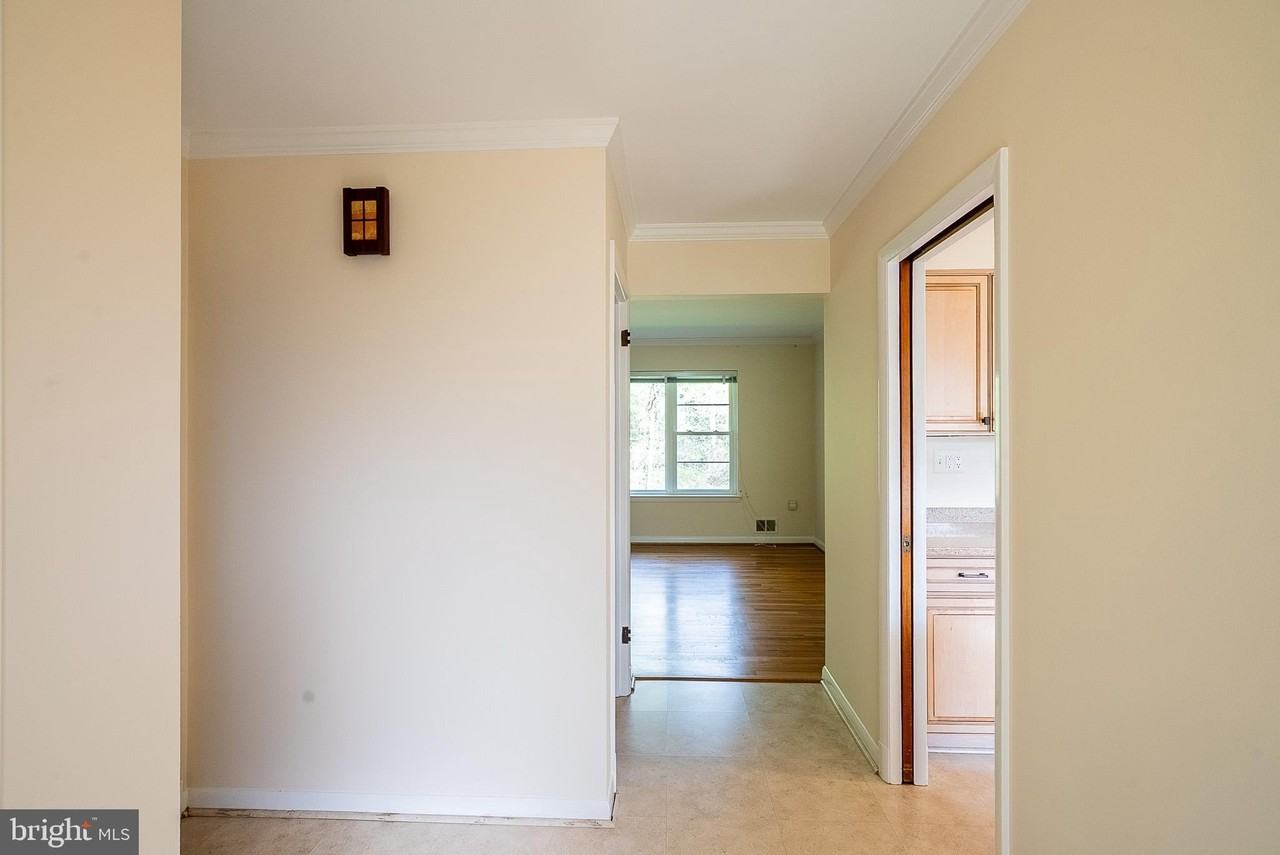 6608 Fairlawn Dr - Photo 3 of 32