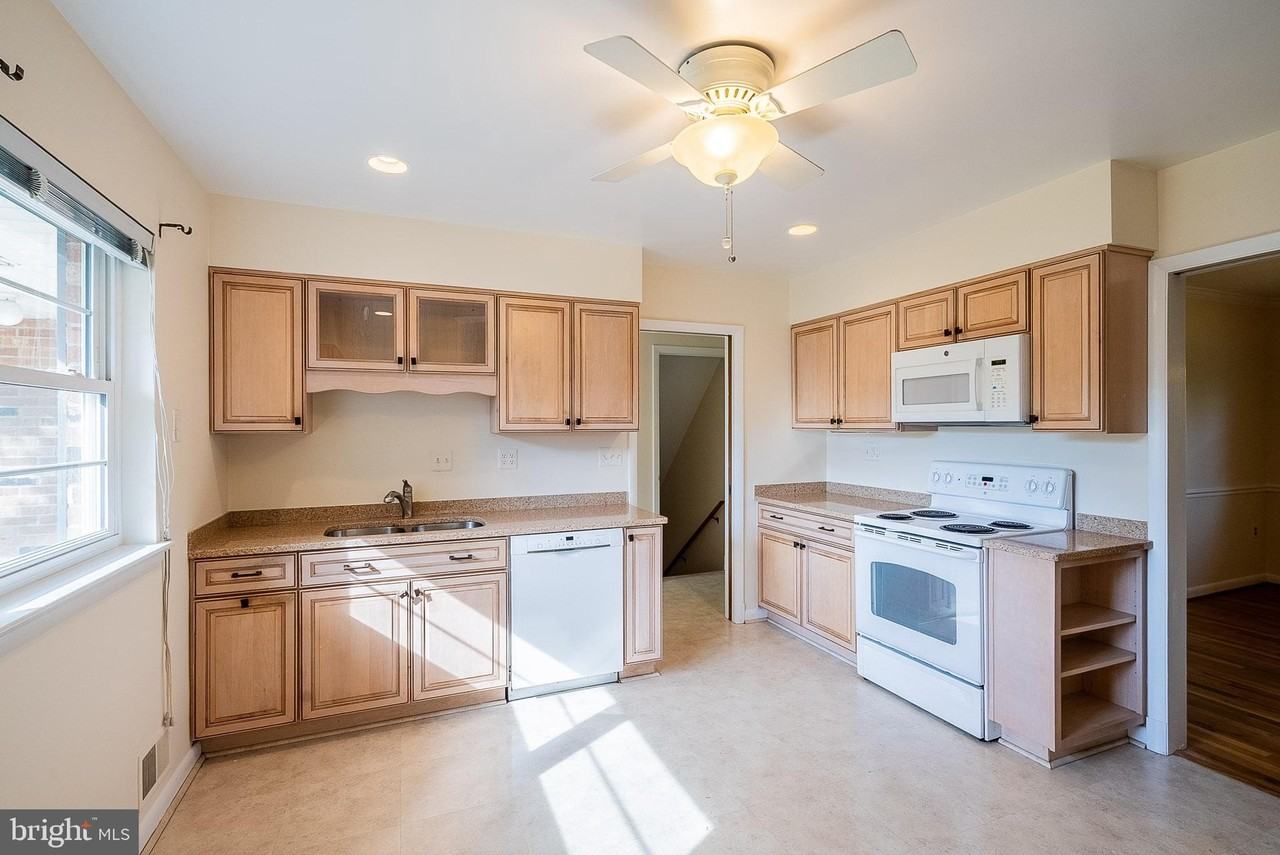 6608 Fairlawn Dr - Photo 4 of 32