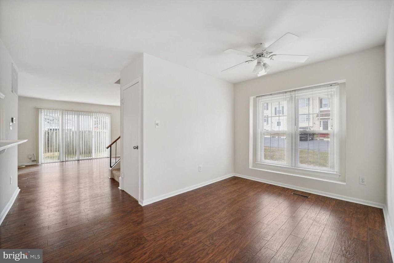 5490 Safe Harbor Ct - Photo 4 of 20