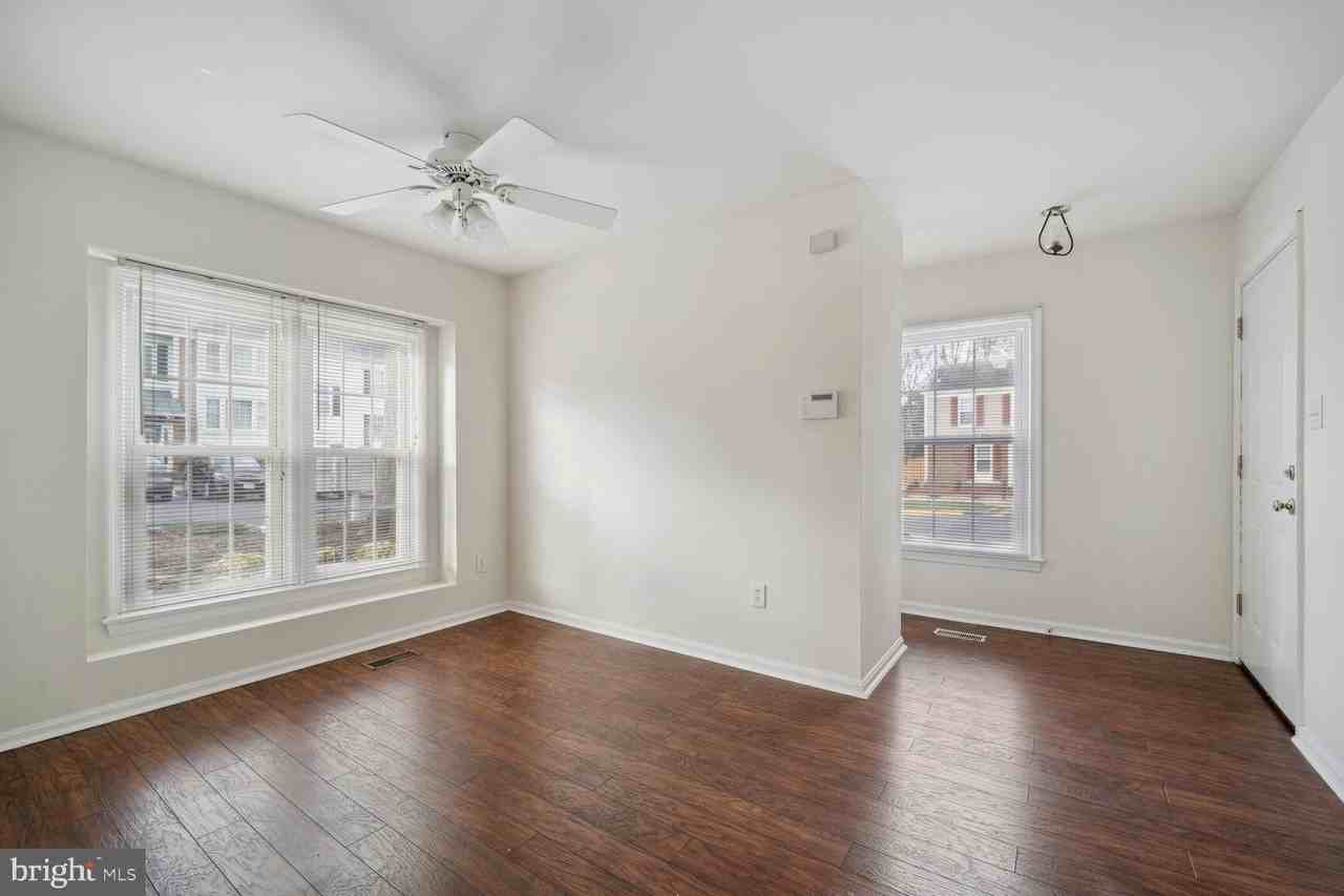 5490 Safe Harbor Ct - Photo 5 of 20