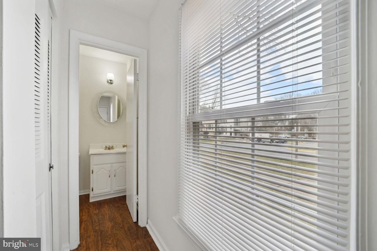 5490 Safe Harbor Ct - Photo 6 of 20