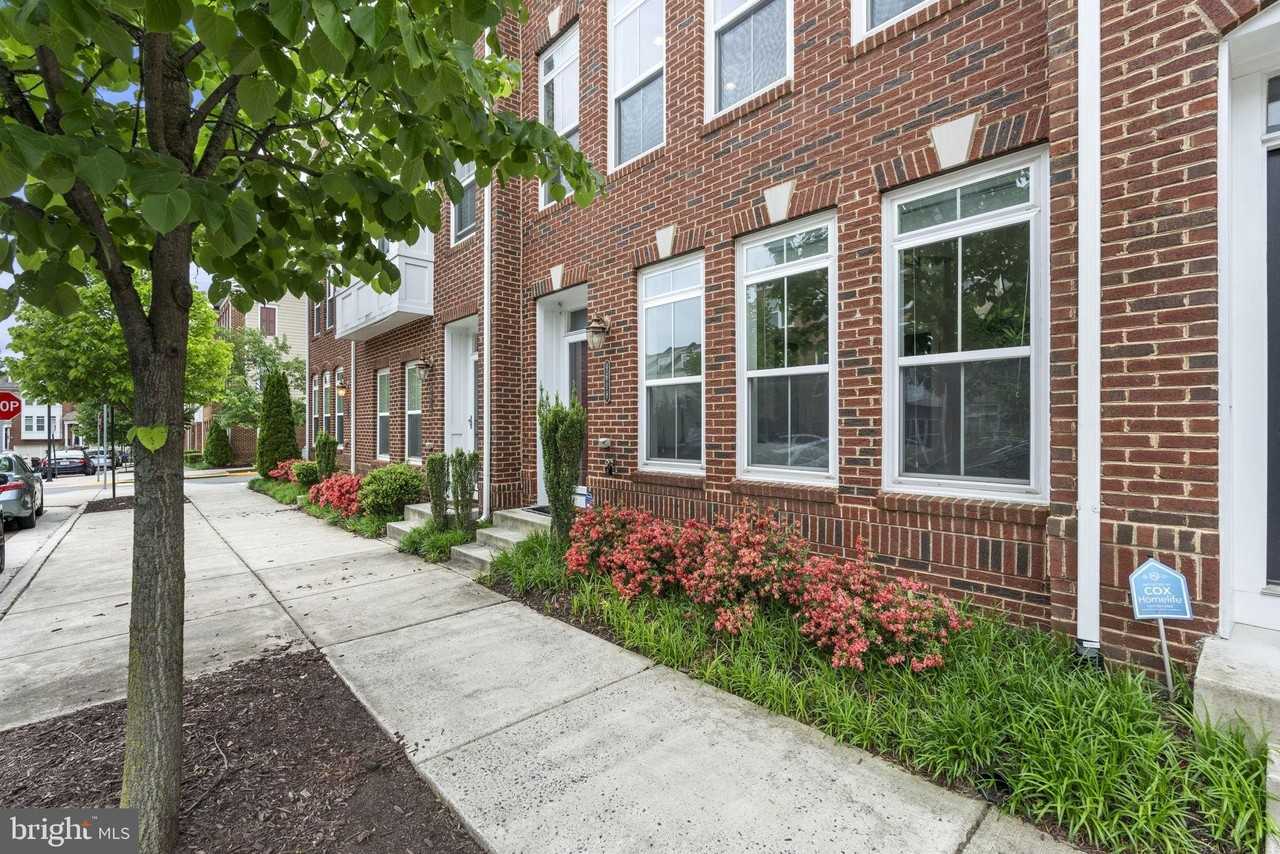 9618 Stockwell Ln - Photo 2 of 41