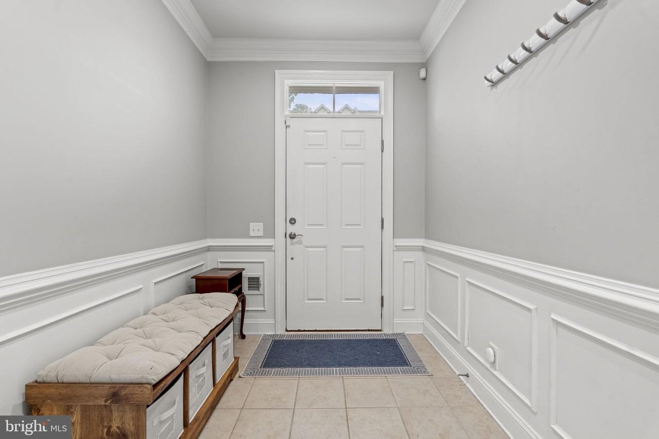 9618 Stockwell Ln - Photo 3 of 41