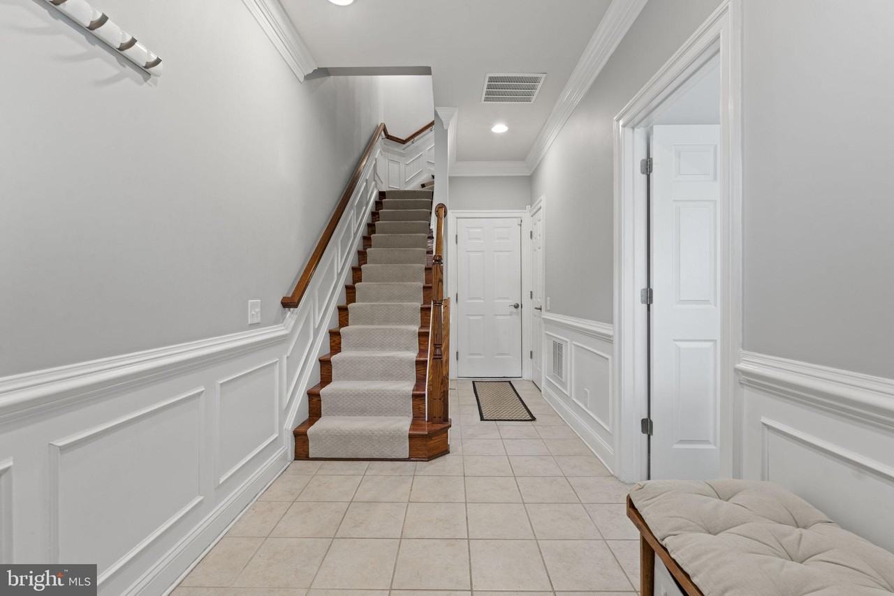 9618 Stockwell Ln - Photo 4 of 41