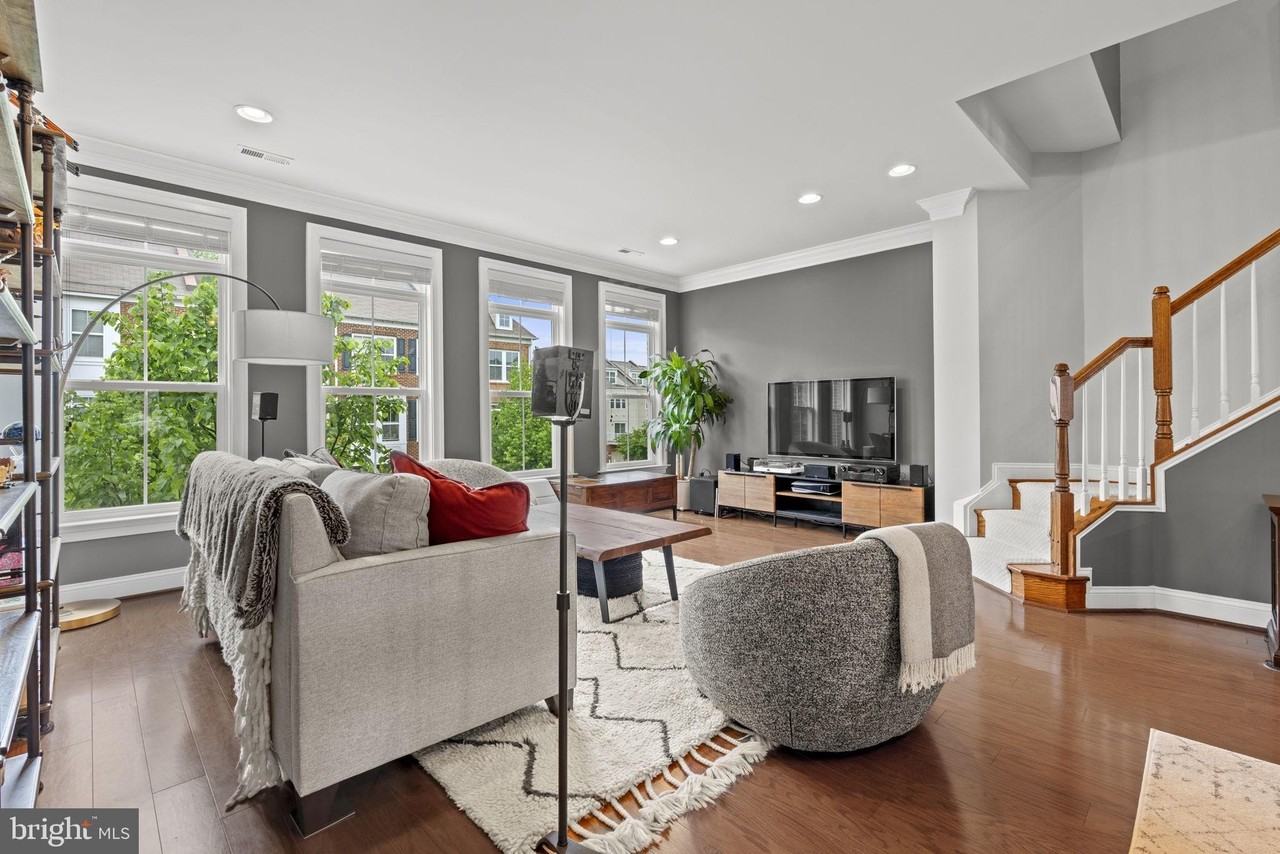 9618 Stockwell Ln - Photo 6 of 41