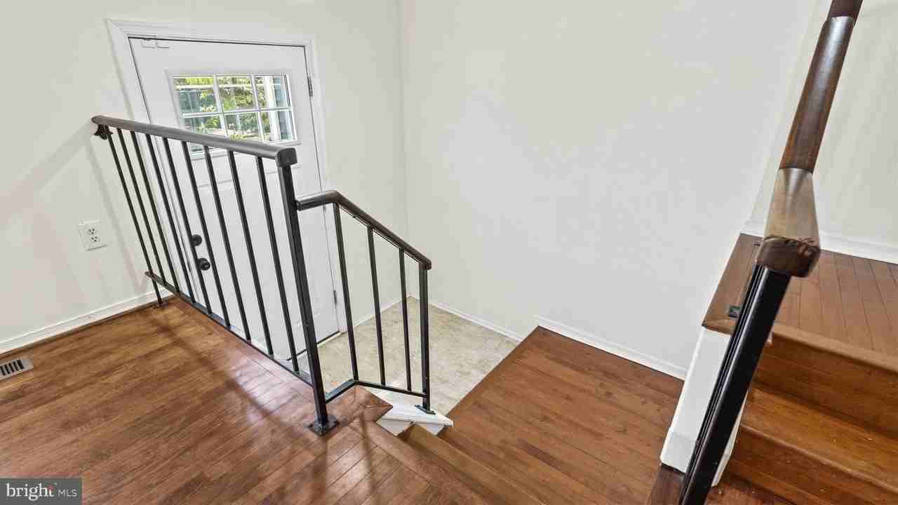 8903 Waites Way - Photo 4 of 42