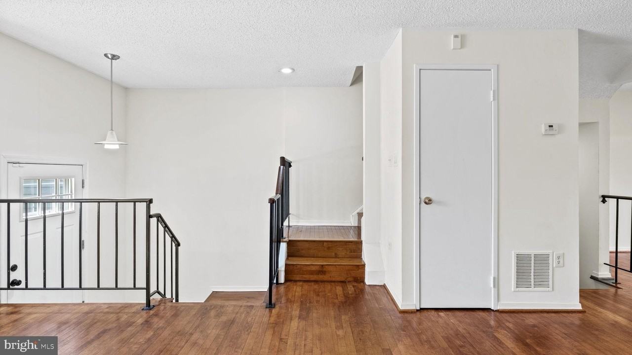 8903 Waites Way - Photo 5 of 42