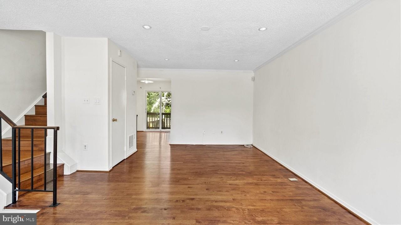 8903 Waites Way - Photo 6 of 42