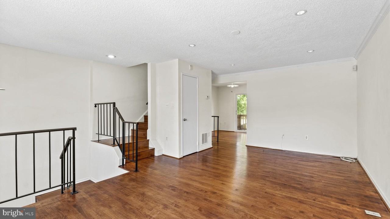 8903 Waites Way - Photo 7 of 42