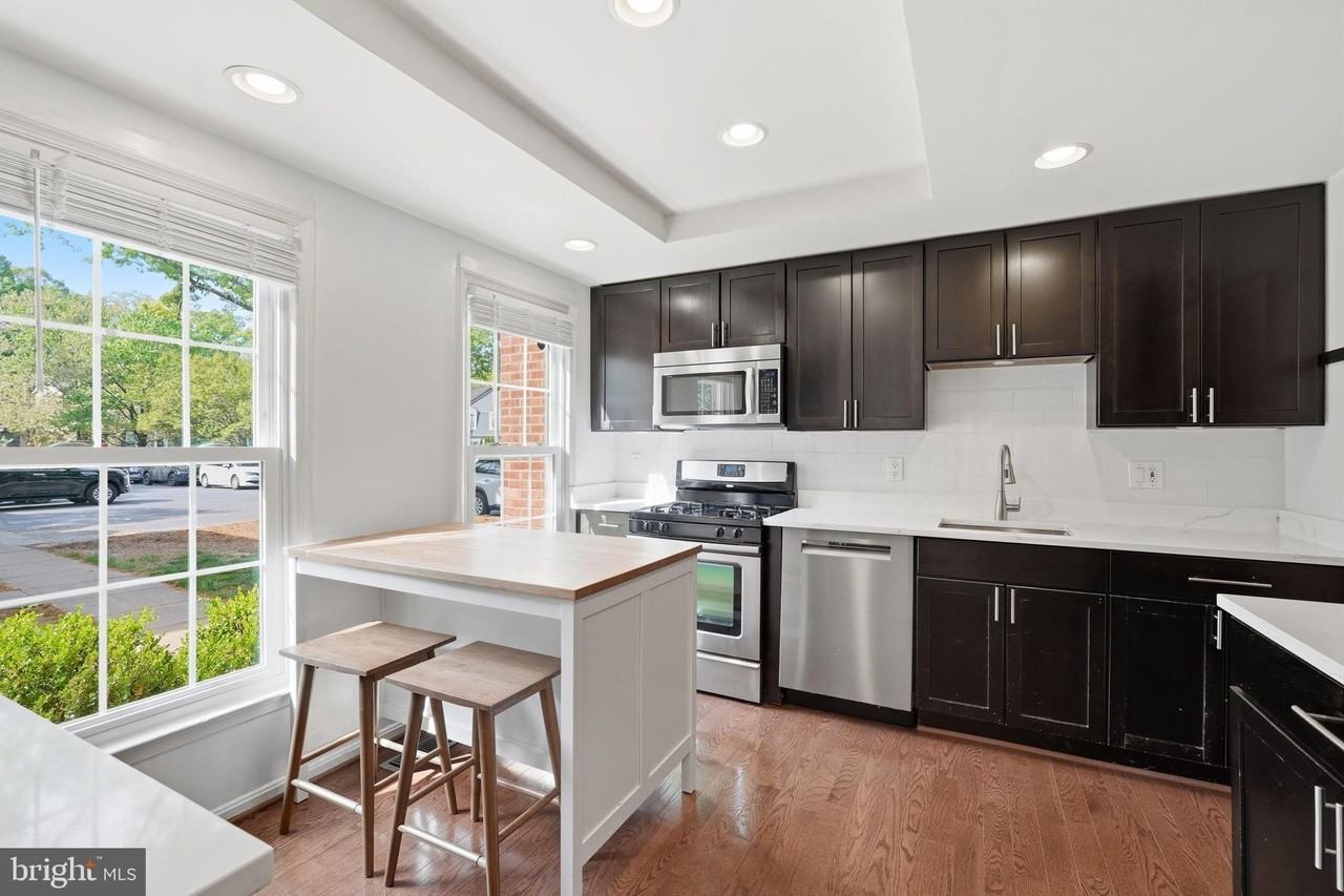 7381 Jiri Woods Ct - Photo 3 of 25