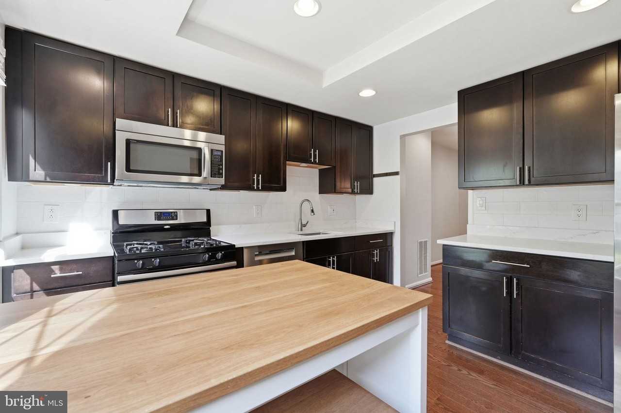 7381 Jiri Woods Ct - Photo 4 of 25