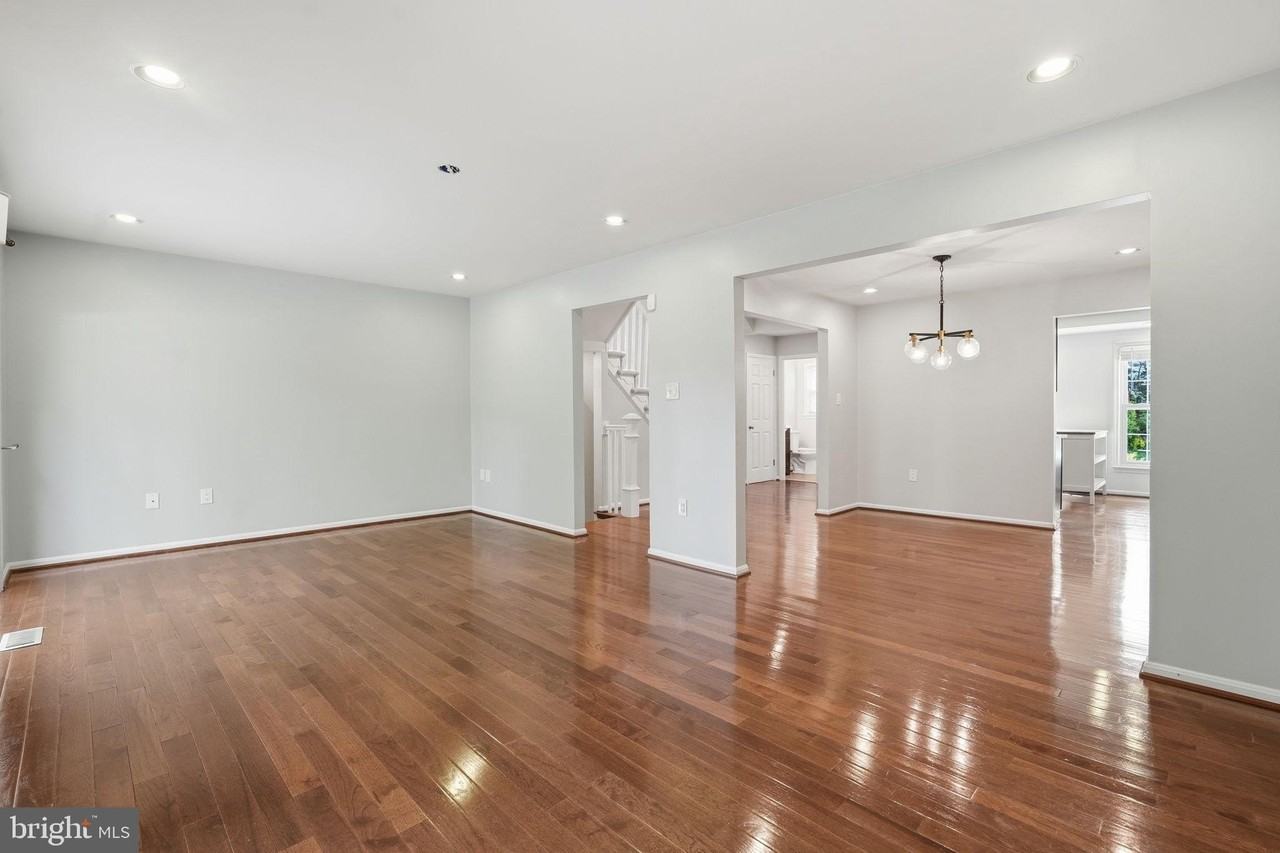 7381 Jiri Woods Ct - Photo 7 of 25