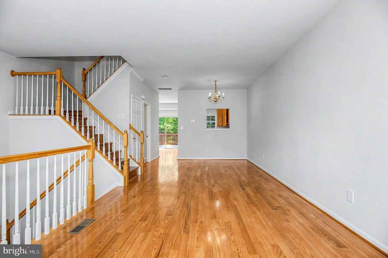 45527 Grand Central Sq - Photo 5 of 33