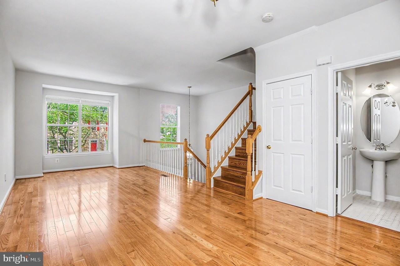 45527 Grand Central Sq - Photo 6 of 33