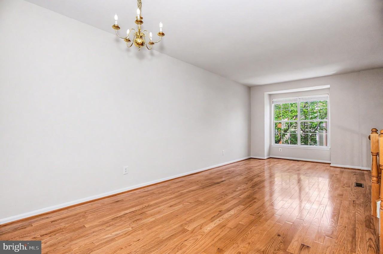 45527 Grand Central Sq - Photo 7 of 33