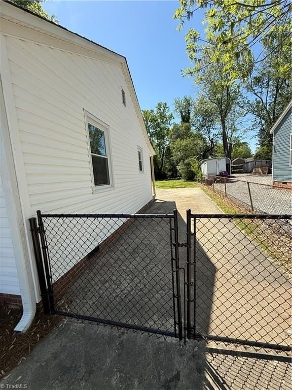 1112 Marne St - Photo 2 of 13