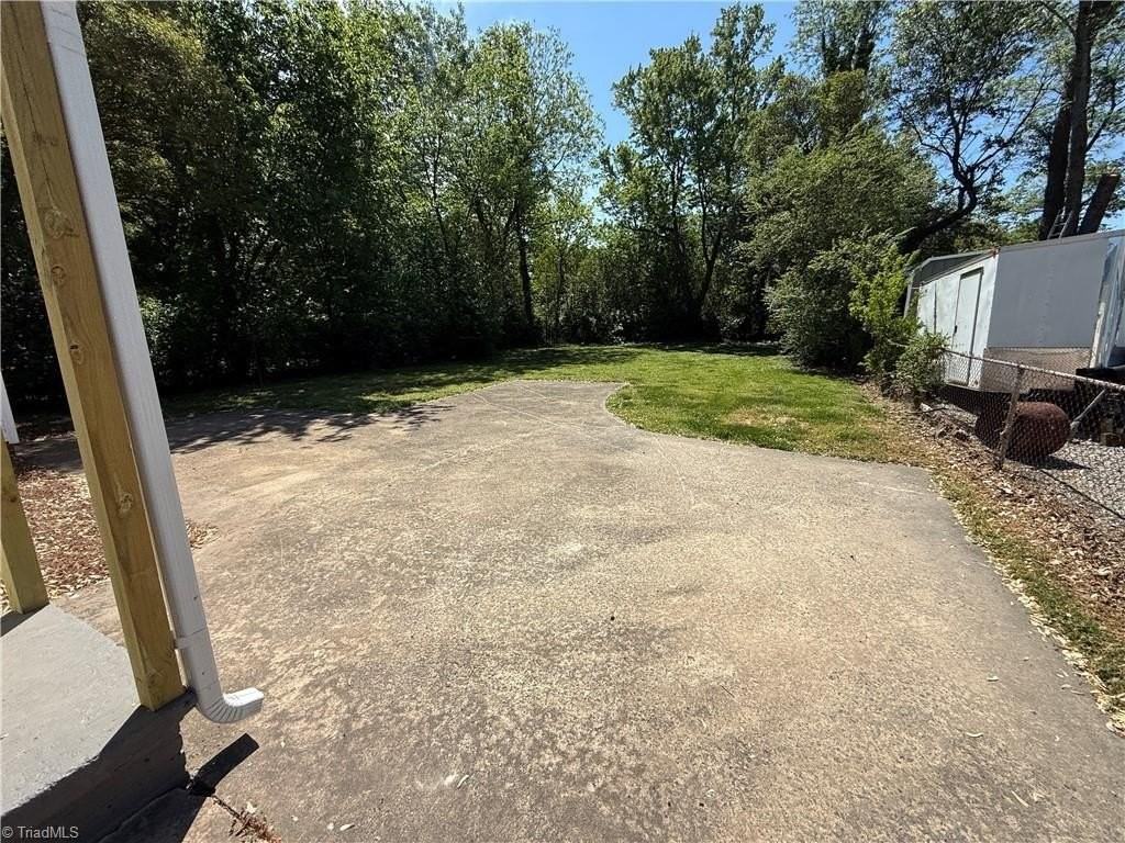 1112 Marne St - Photo 3 of 13