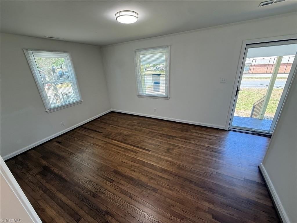 1112 Marne St - Photo 6 of 13