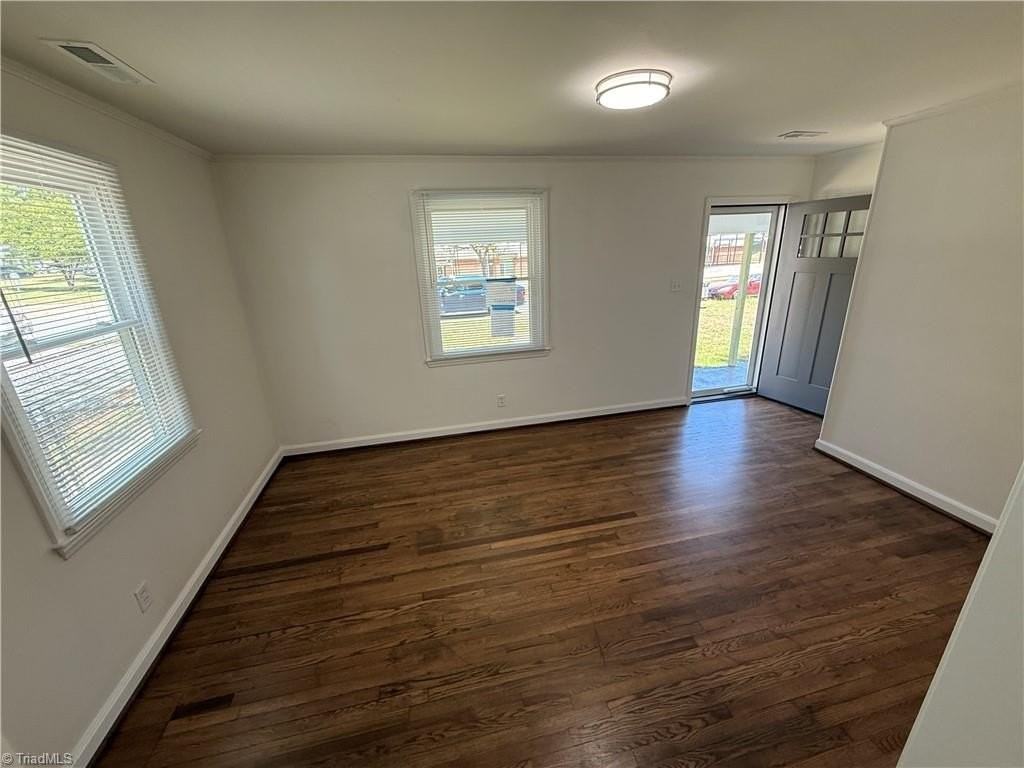 1112 Marne St - Photo 7 of 13