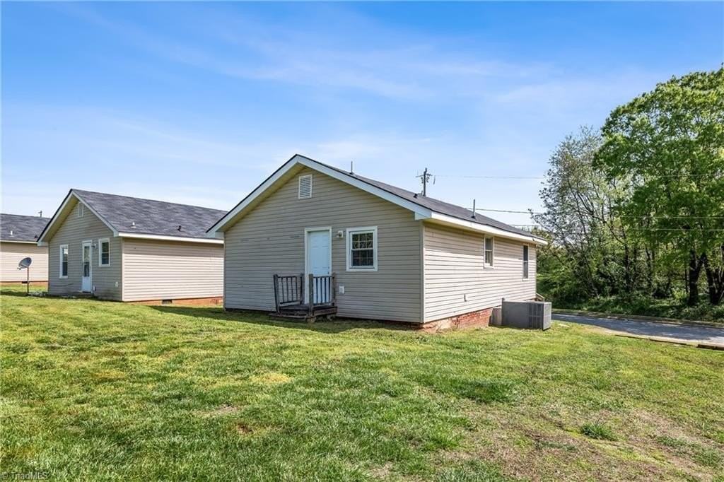 110 S Raleigh St - Photo 3 of 23