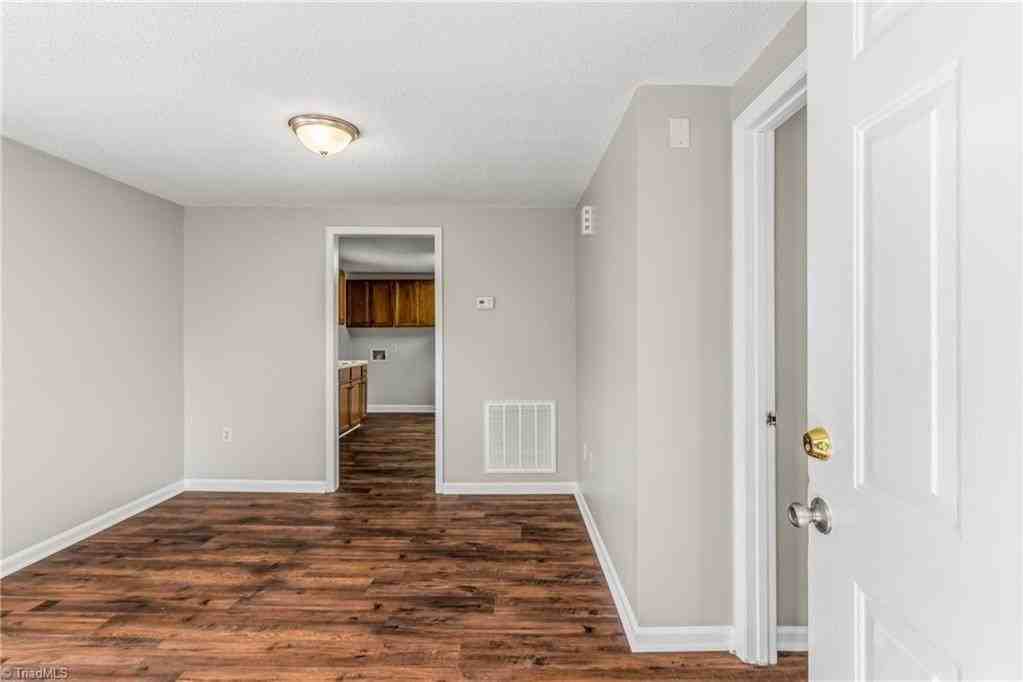 110 S Raleigh St - Photo 5 of 23