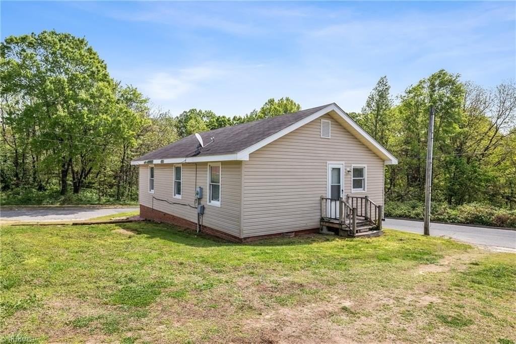 112 S Raleigh St - Photo 3 of 23