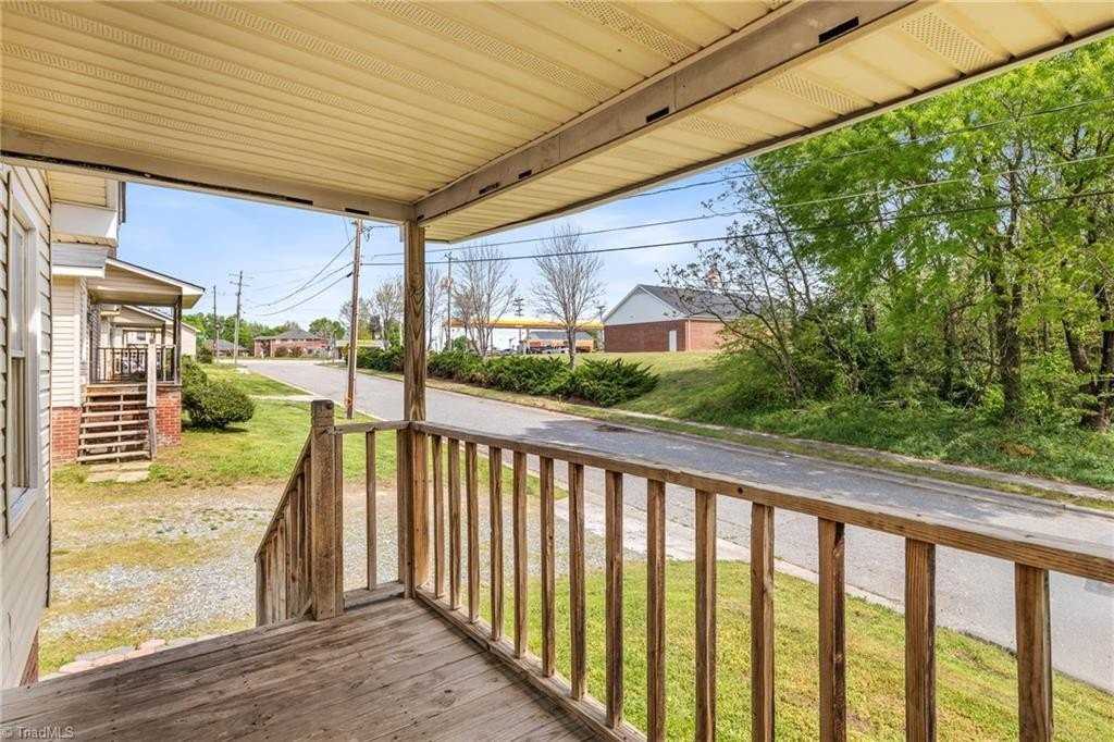 112 S Raleigh St - Photo 4 of 23