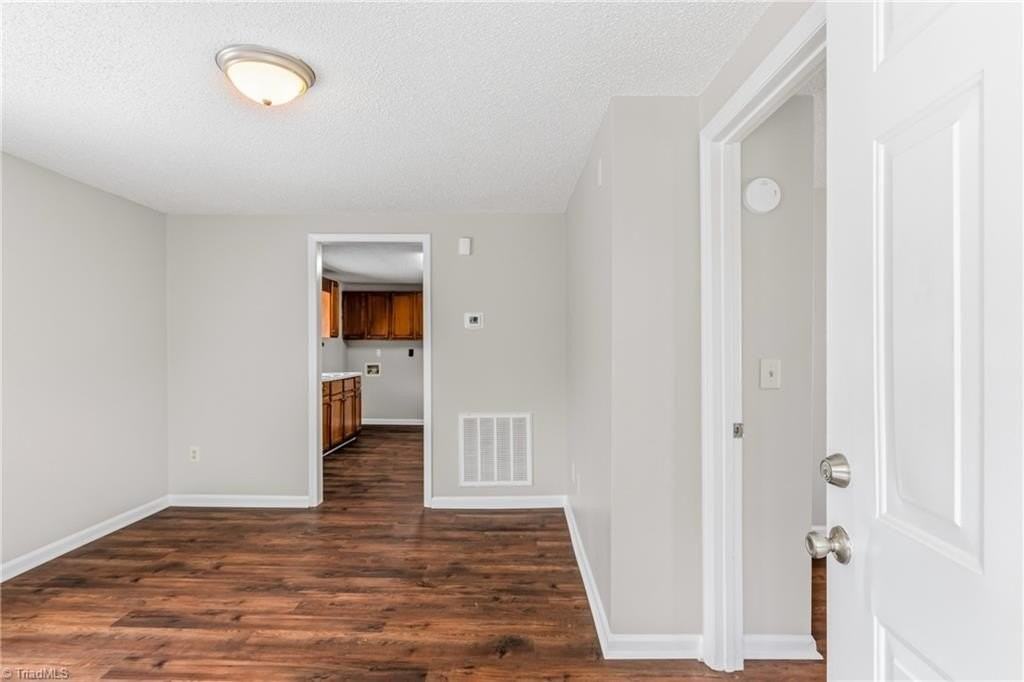 112 S Raleigh St - Photo 5 of 23