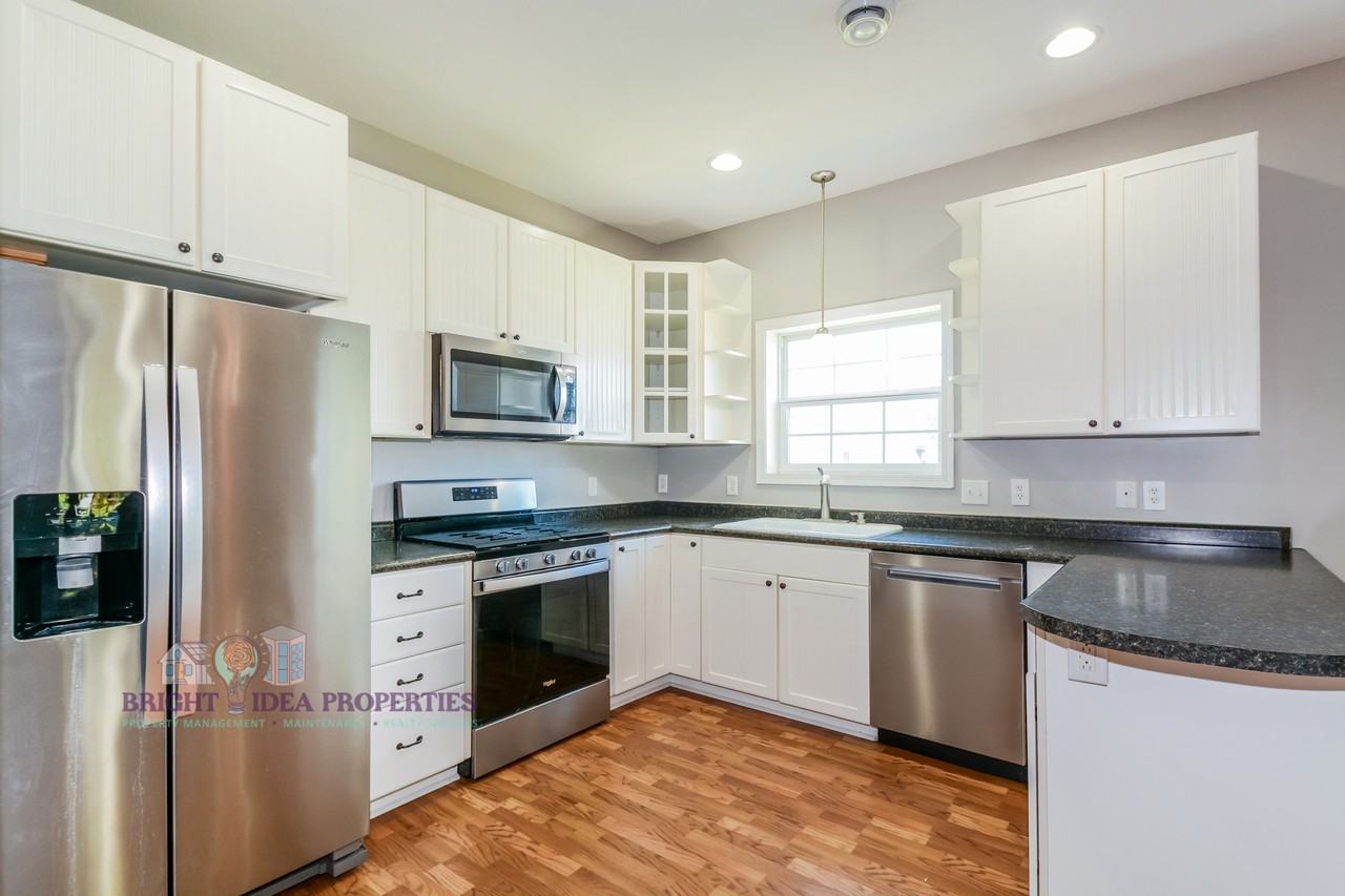 5948 Oakgreen Ave N #1 - Photo 4 of 43