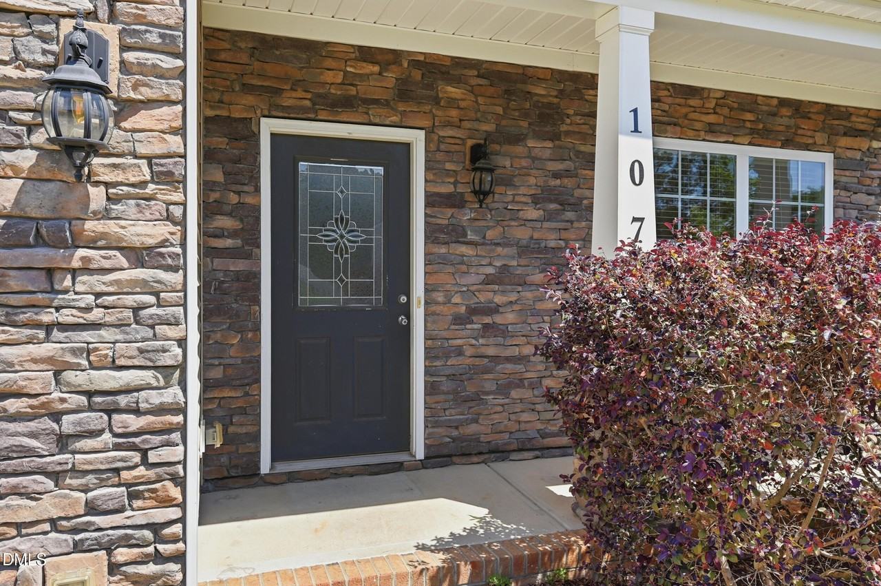 107 Zulabelle Ct - Photo 4 of 34