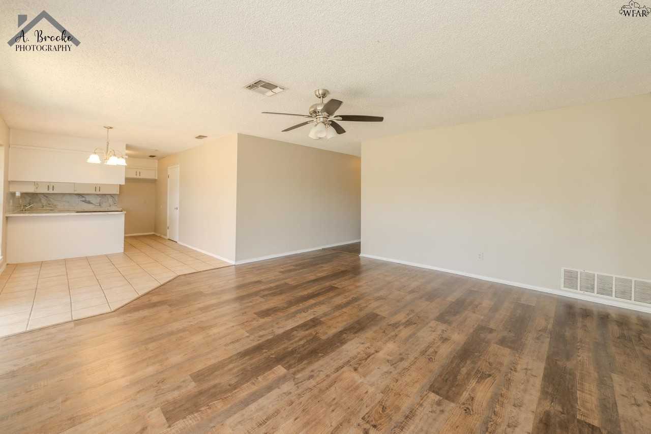 1118 Crescent Ln - Photo 6 of 33