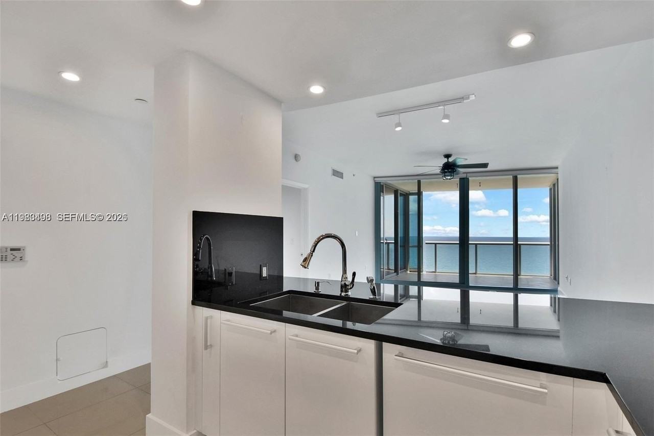 17121 Collins Ave #1803 - Photo 4 of 18