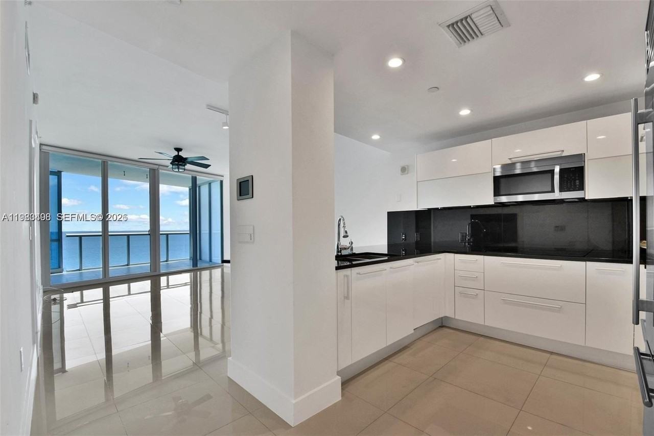 17121 Collins Ave #1803 - Photo 5 of 18