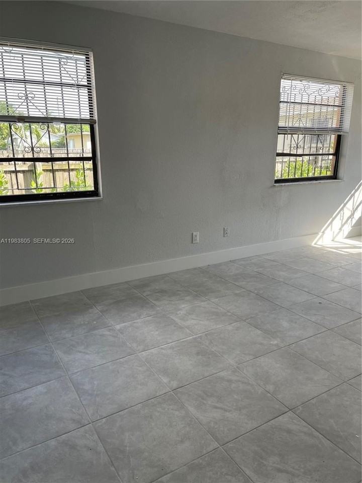 2041 Nw 6th St #A - Photo 2 of 2