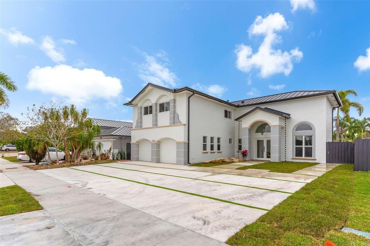 14848 Sw 180th St - Photo 2 of 39