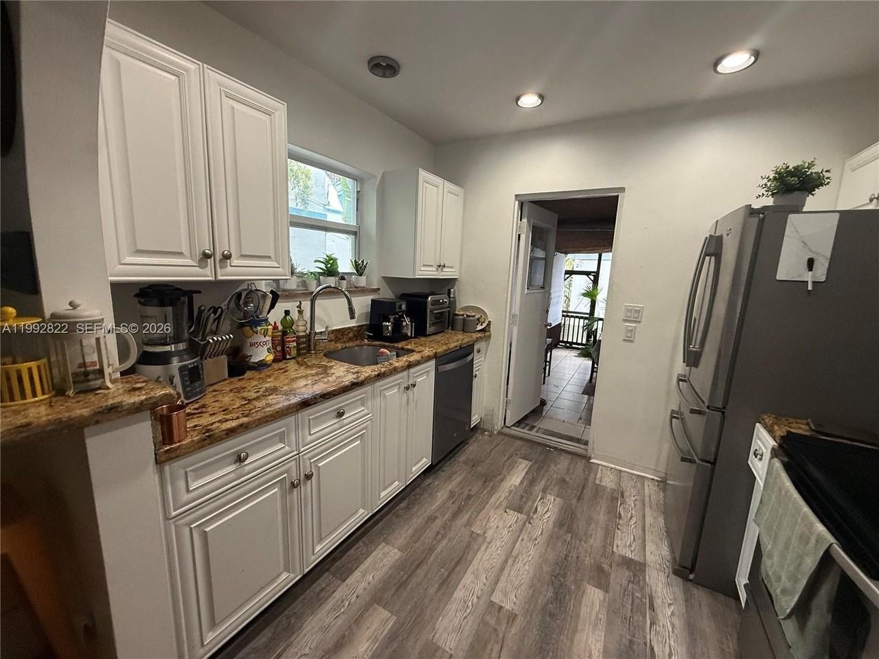 1921 Jefferson St - Photo 3 of 13