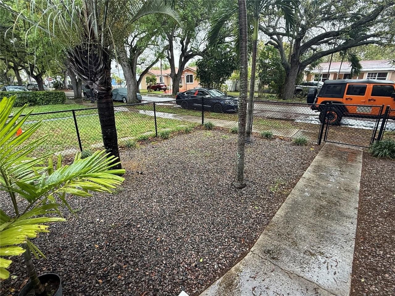 1921 Jefferson St - Photo 5 of 13