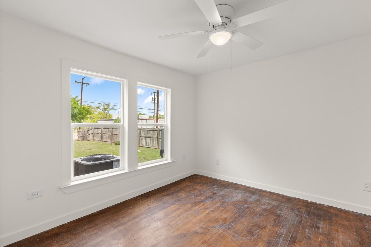 2401 Columbus Ave #A - Photo 4 of 10
