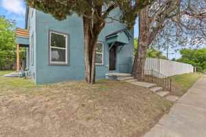 featured image of 2401 Columbus Ave #B