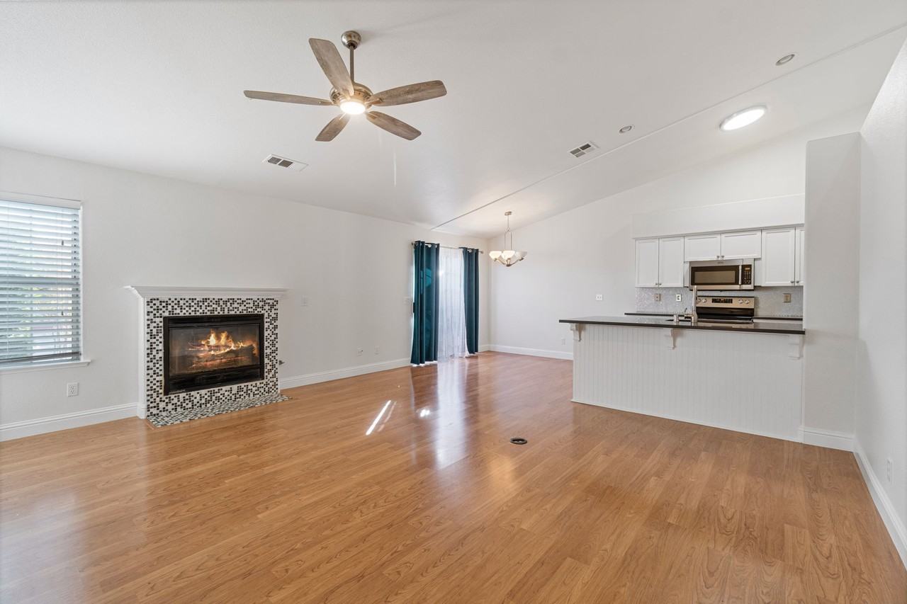 8884 N Del Mar Ave #1 - Photo 5 of 24