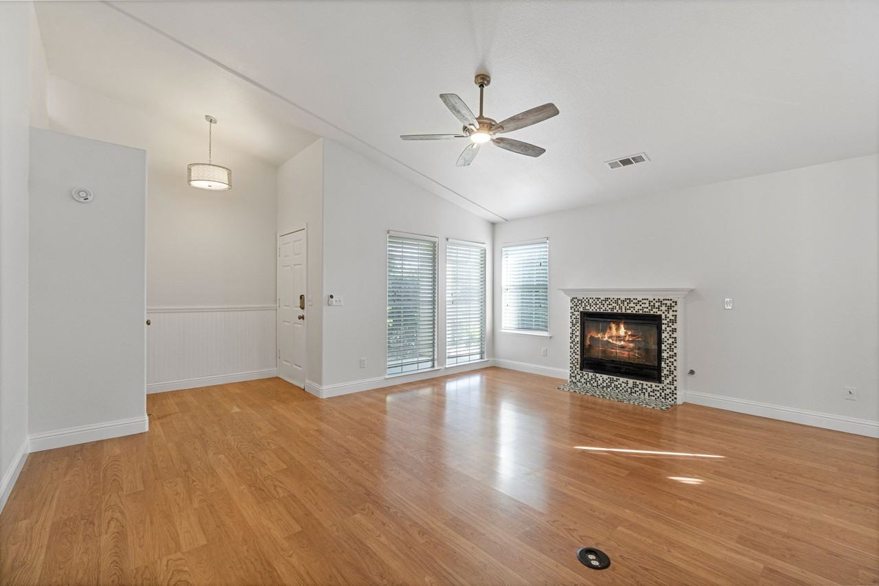 8884 N Del Mar Ave #1 - Photo 6 of 24