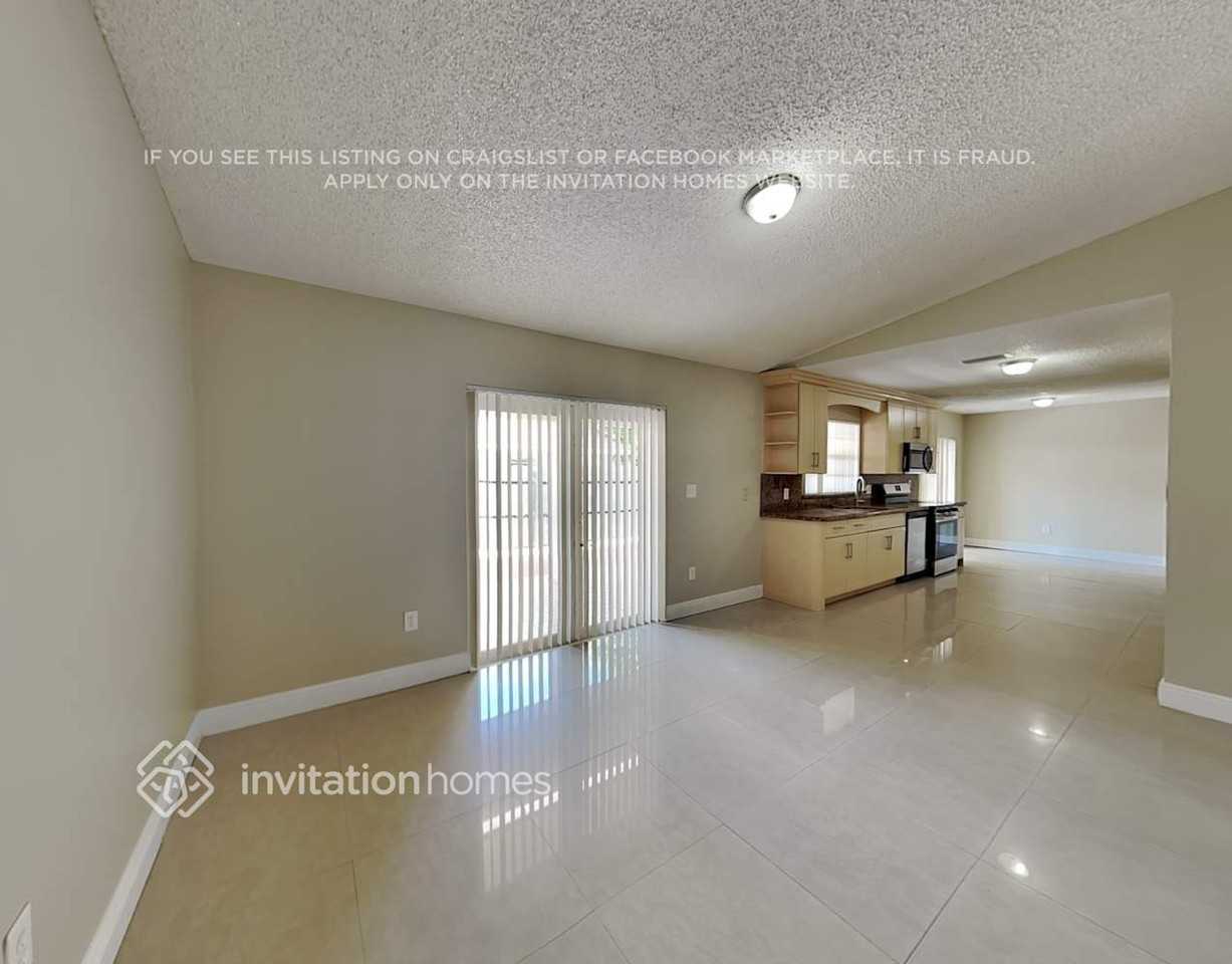 1086 Nw 128th Ave - Photo 4 of 19