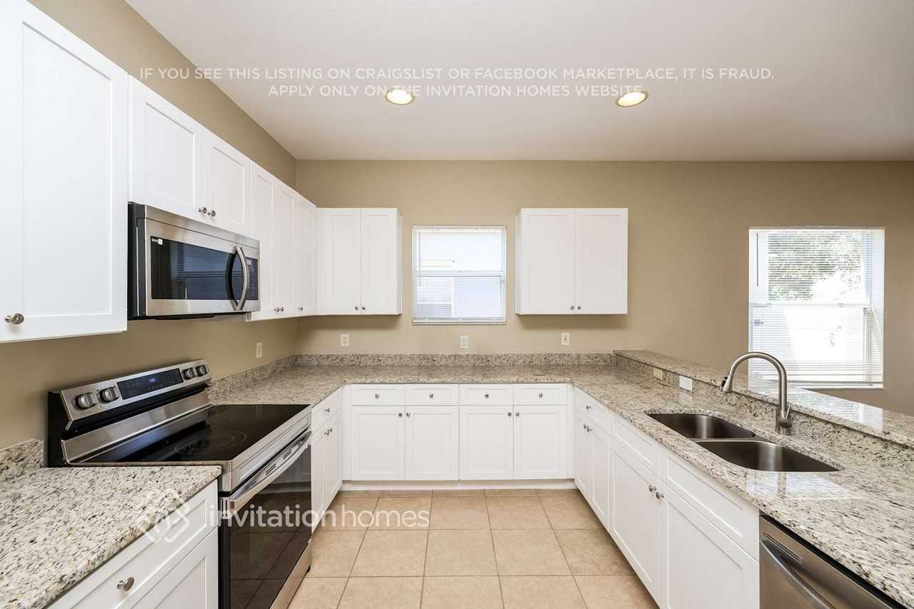 1827 Atlantic Dr - Photo 5 of 17