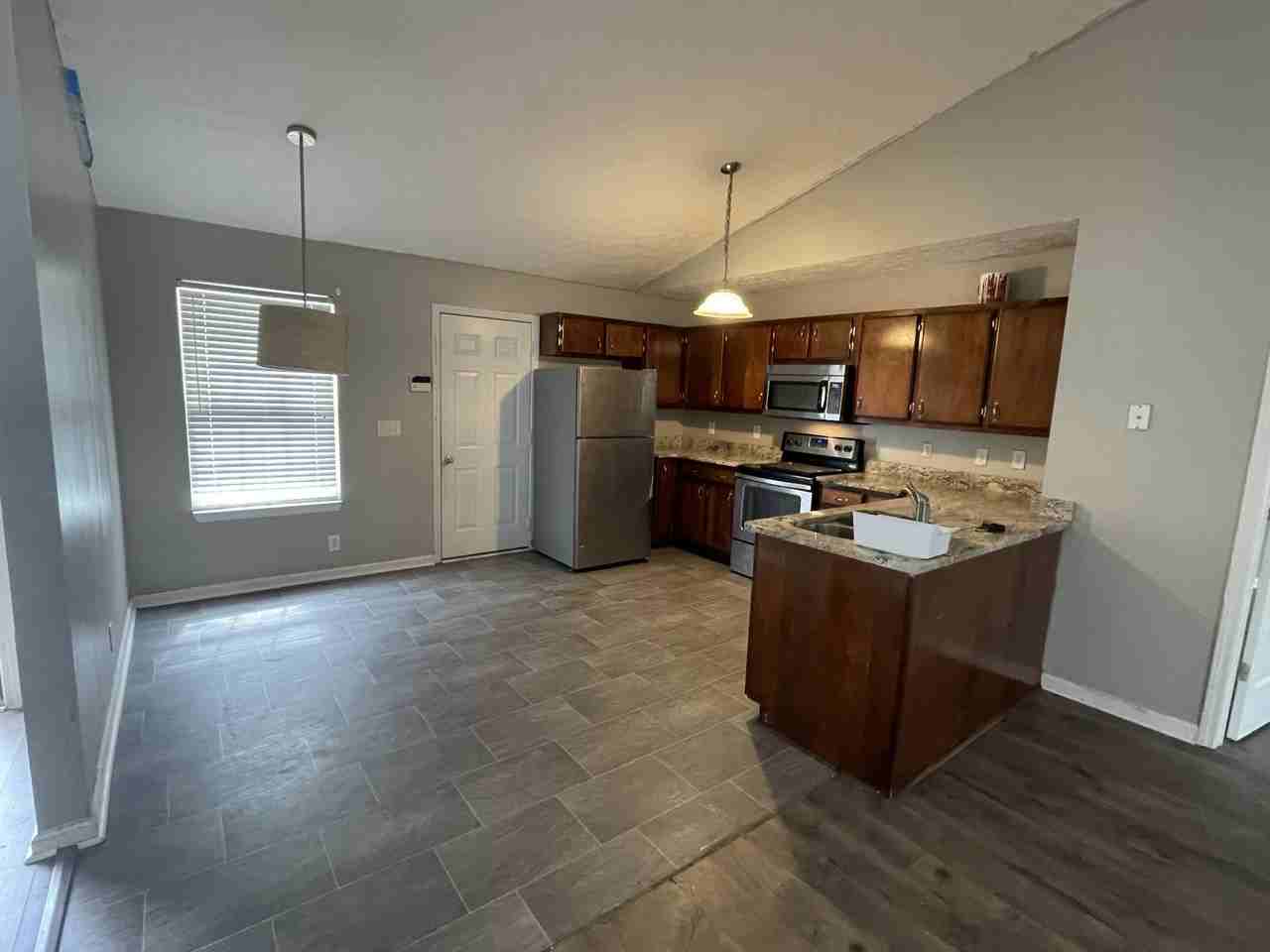 1130 Melvin Dr - Photo 4 of 6