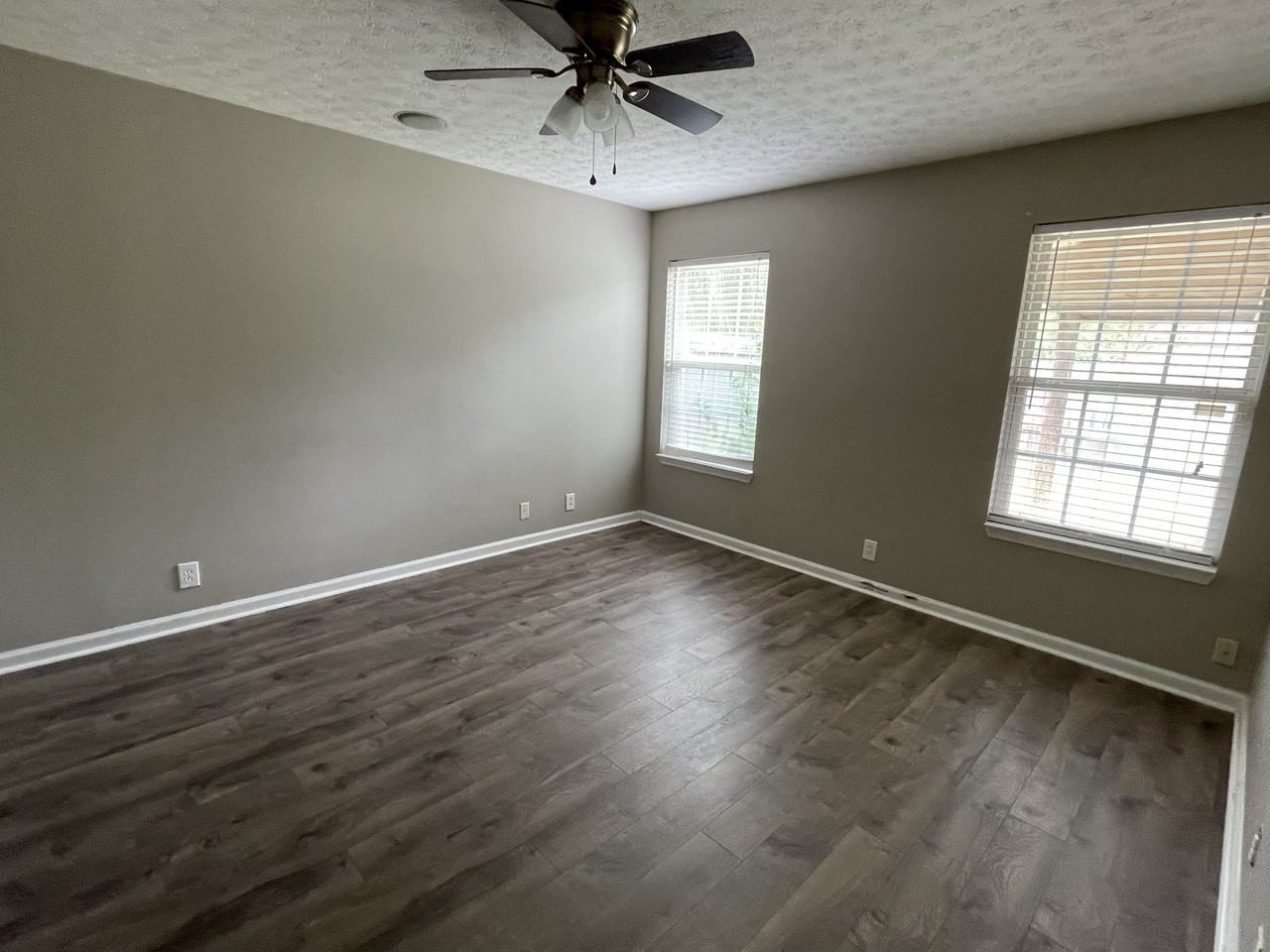 1130 Melvin Dr - Photo 5 of 6