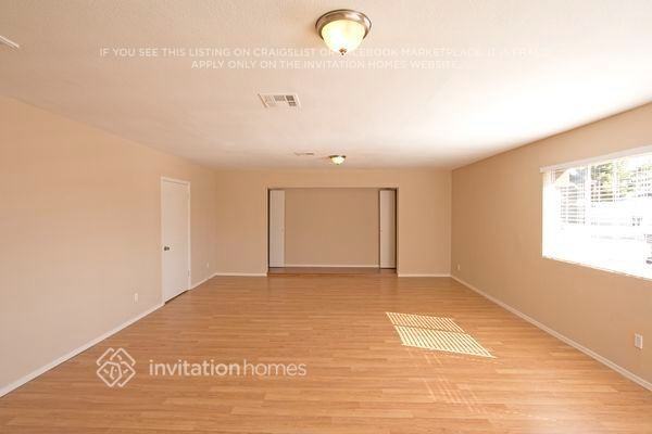 3132 W Surrey Ave - Photo 3 of 23