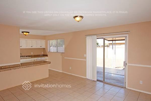 3132 W Surrey Ave - Photo 7 of 23